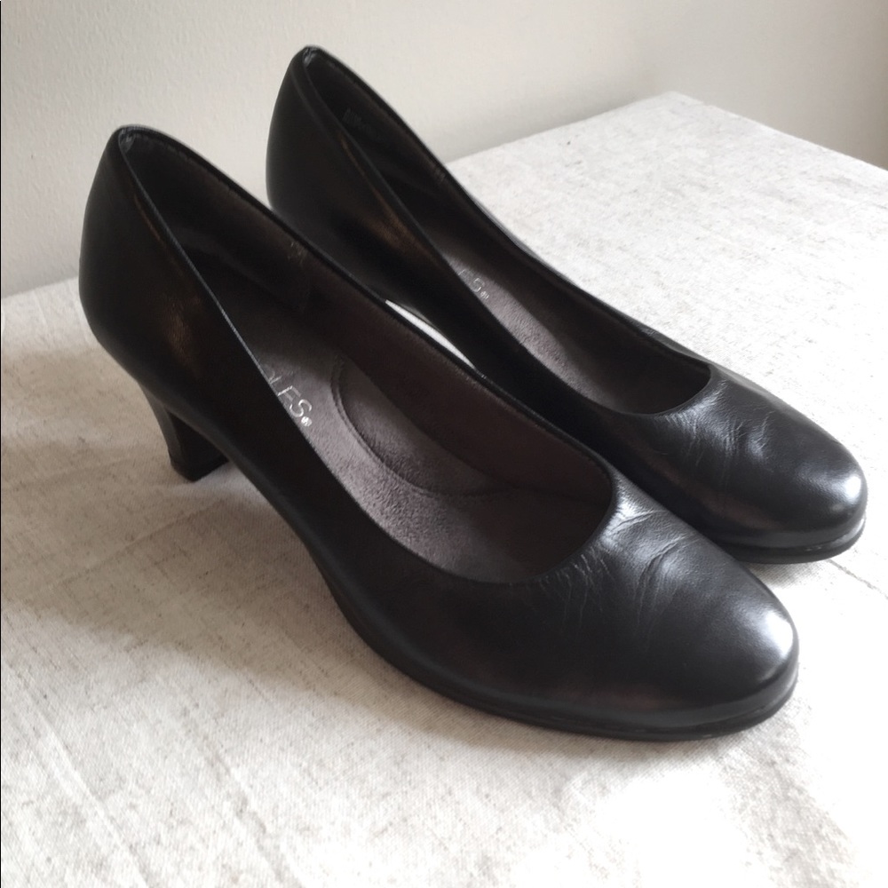 Black Leather Aerosoles Pump Heels Size 5.5